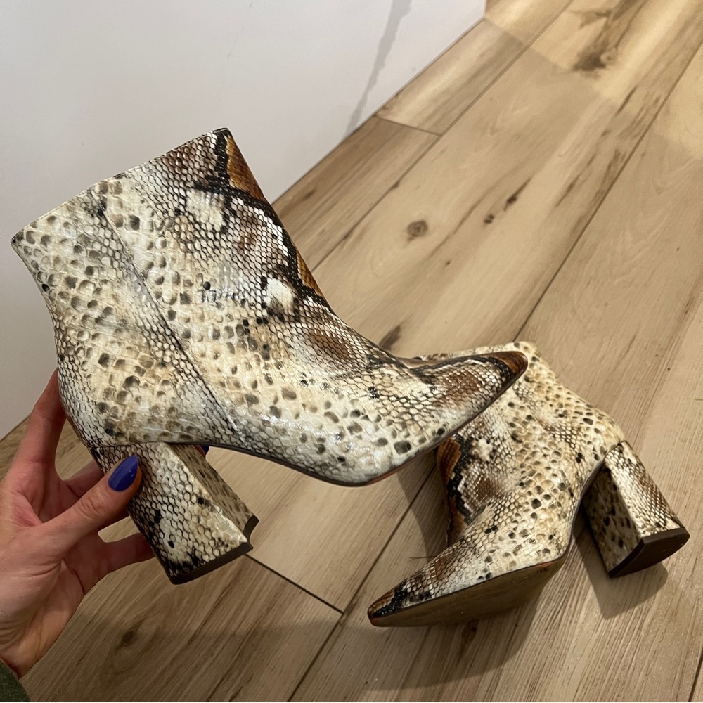 Charles David Python / Snake Print Boots đ - Picture 2 of 5